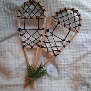 Bulleyes Target Decorative Door Wall Decor Holiday Ski Lodge Snowshoes Winter